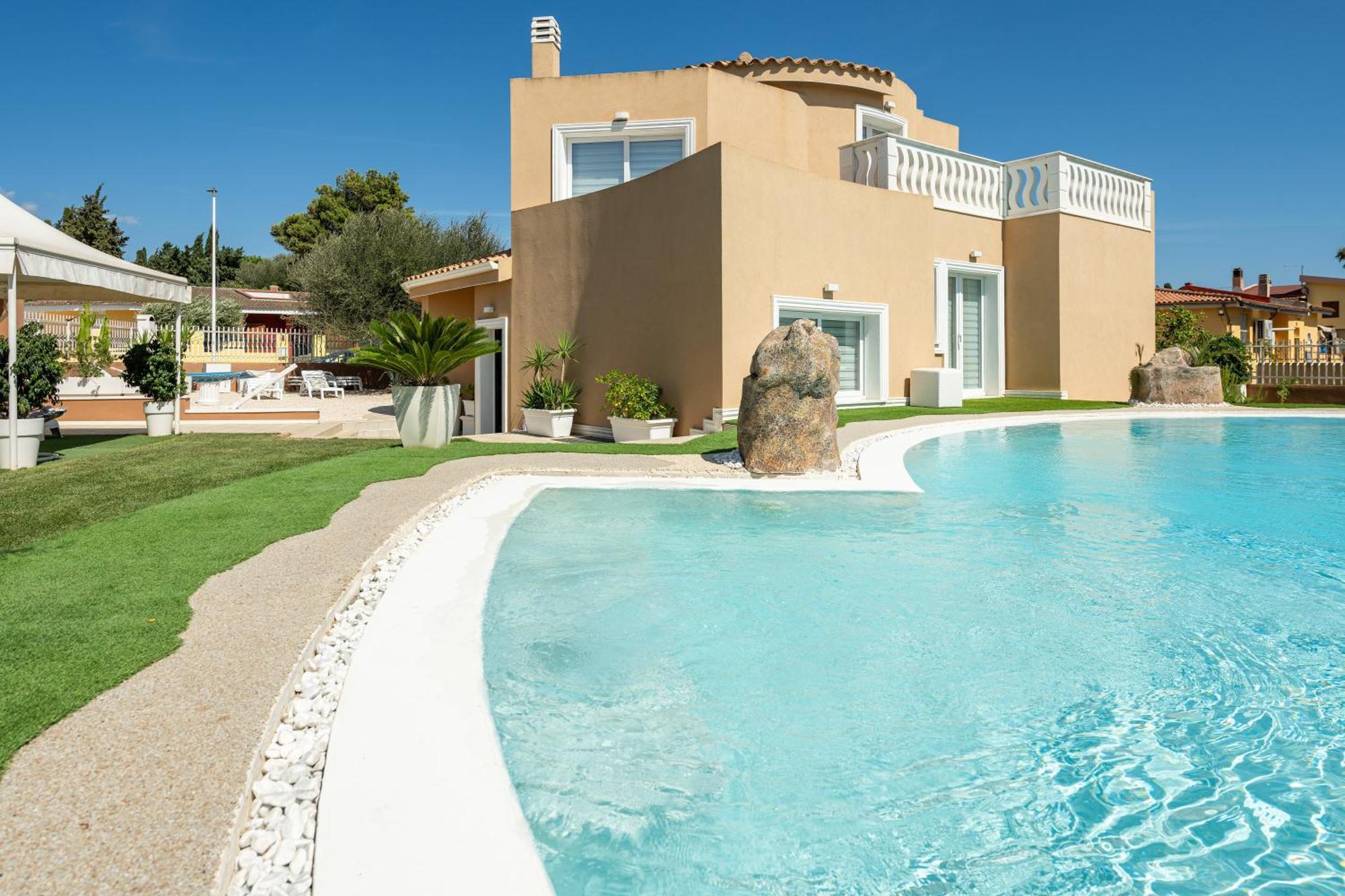 Villa Leon With Private Pool Quartu SantʼElena Exterior foto